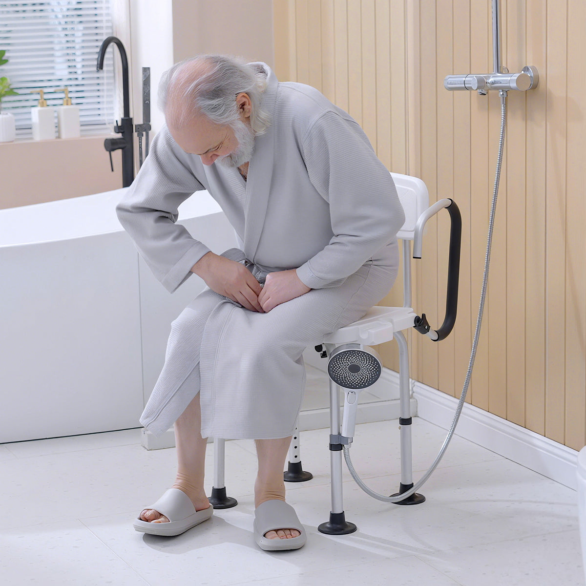 Chaise de douche réglable avec dossier et accoudoirs rabattables